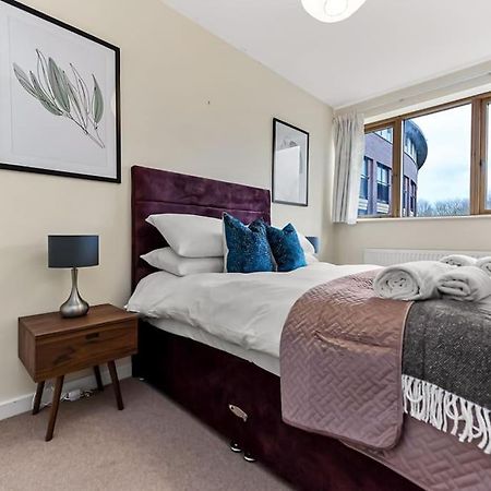 Large Group & Contractor Booking! Duplex W/Parking Milton Keynes Exteriör bild