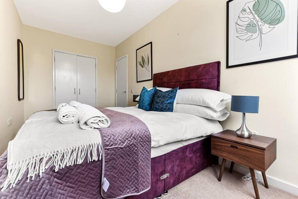 Large Group & Contractor Booking! Duplex W/Parking Milton Keynes Exteriör bild
