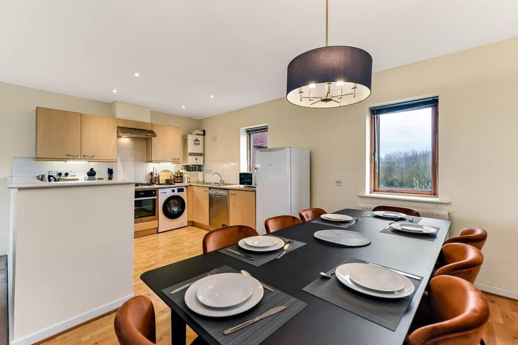 Large Group & Contractor Booking! Duplex W/Parking Milton Keynes Exteriör bild