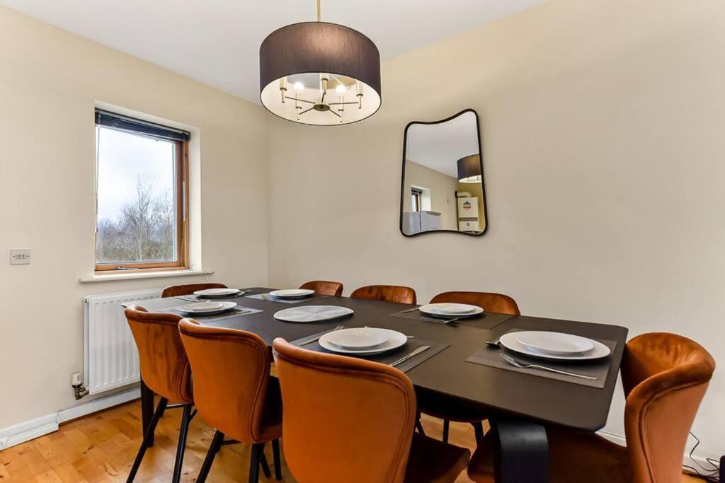 Large Group & Contractor Booking! Duplex W/Parking Milton Keynes Exteriör bild