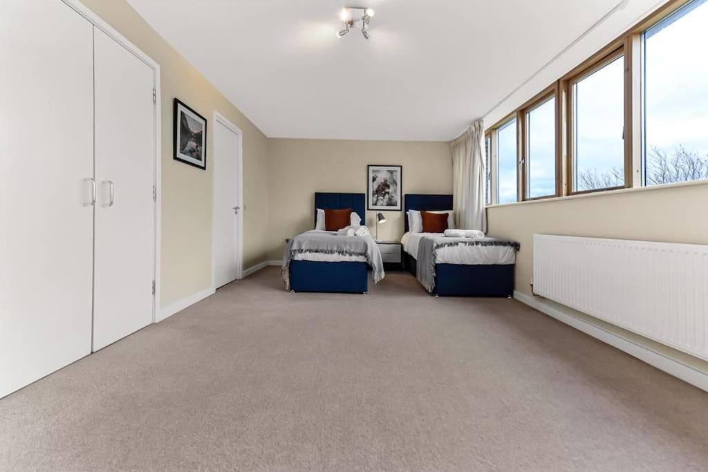 Large Group & Contractor Booking! Duplex W/Parking Milton Keynes Exteriör bild