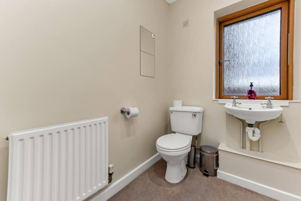 Large Group & Contractor Booking! Duplex W/Parking Milton Keynes Exteriör bild