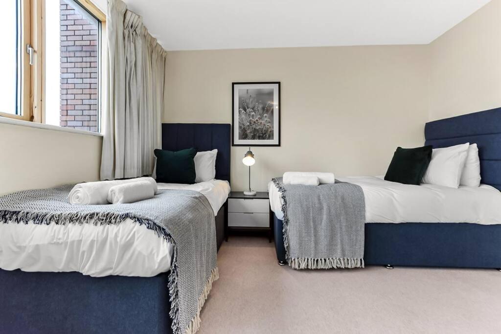 Large Group & Contractor Booking! Duplex W/Parking Milton Keynes Exteriör bild